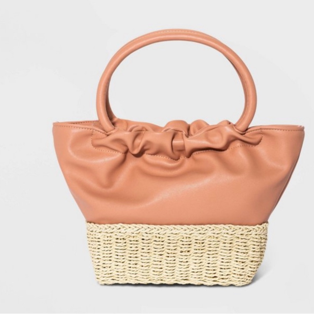 Straw Mini tote handbag Natural color with wick bottom NWT